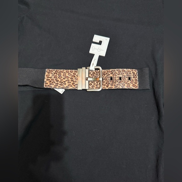 Jessica Simpson Wide leopard print belt w elasticized band with Buckle closure - Picture 1 of 13